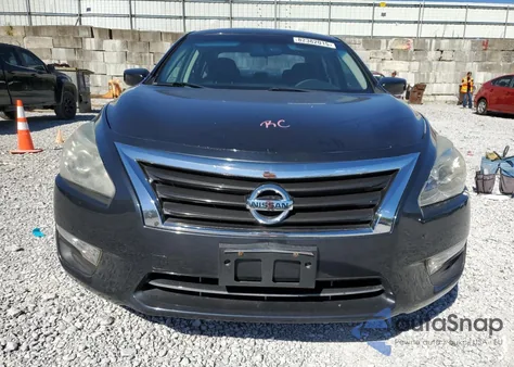 2015 Nissan Altima 2.5 из США, поврежденный, VIN 1N4AL3APXFN334207